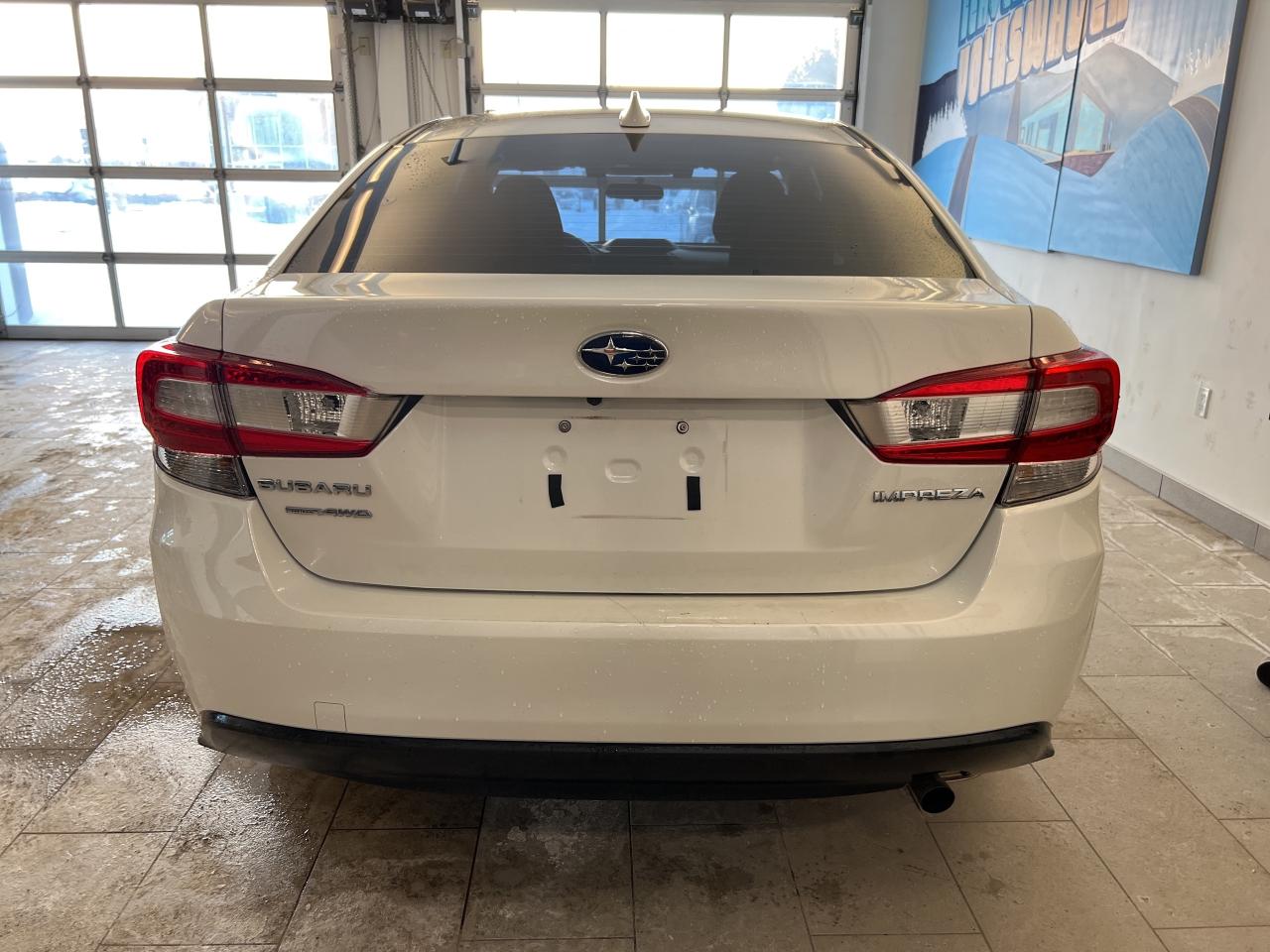 2022 Subaru Impreza Touring 4-door CVT w-EyeSight Photo3