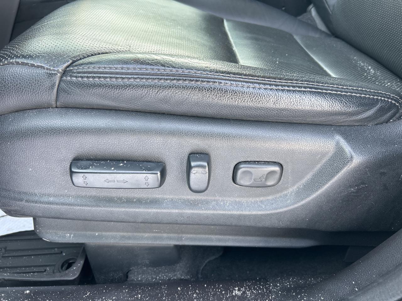 2016 Honda CR-V Touring AWD   Nav   Sunroof   Leather Heated Seats Photo