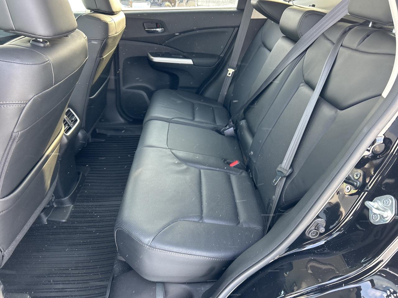 2016 Honda CR-V Touring AWD   Nav   Sunroof   Leather Heated Seats Photo