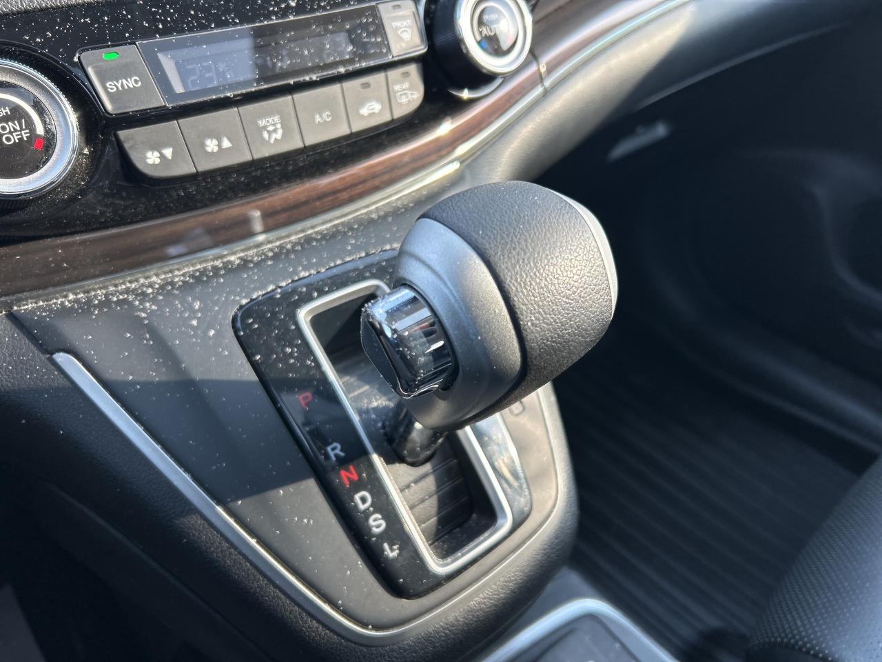 2016 Honda CR-V Touring AWD   Nav   Sunroof   Leather Heated Seats Photo