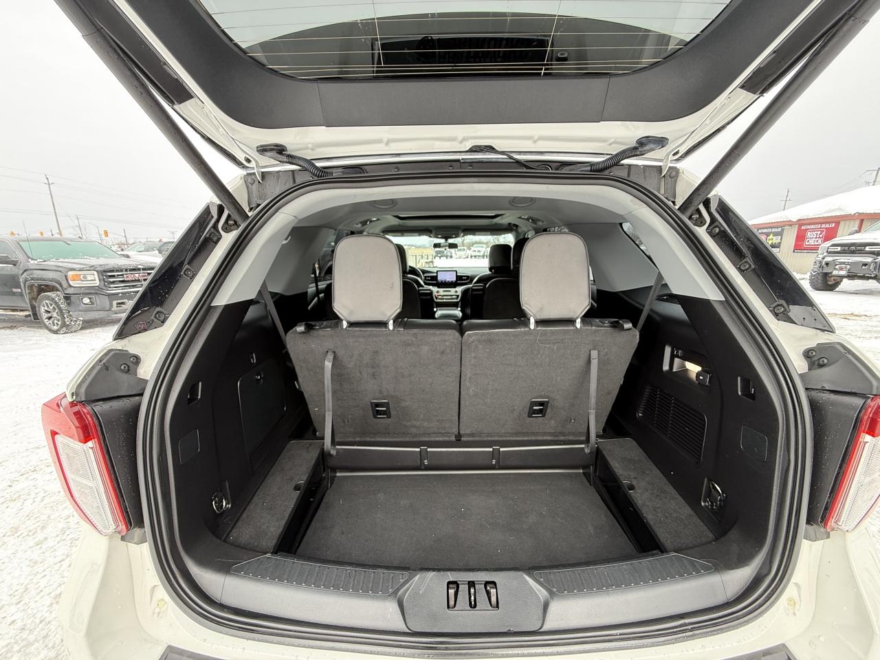 2020 Ford Explorer XLT 4WD Photo