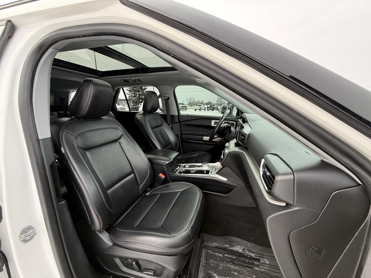 2020 Ford Explorer XLT 4WD Photo