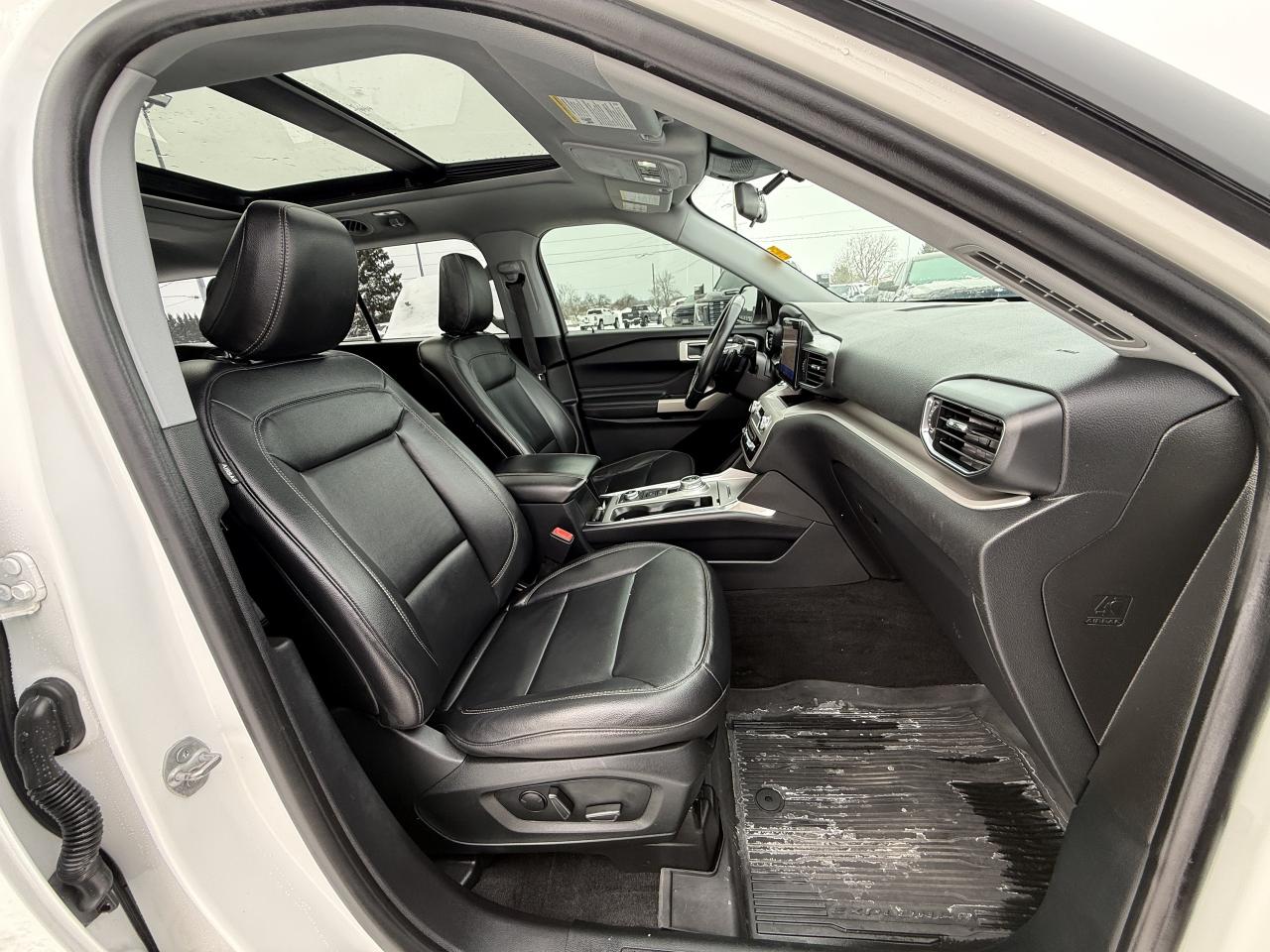 2020 Ford Explorer XLT 4WD Photo