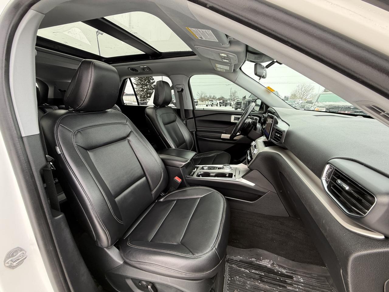 2020 Ford Explorer XLT 4WD Photo