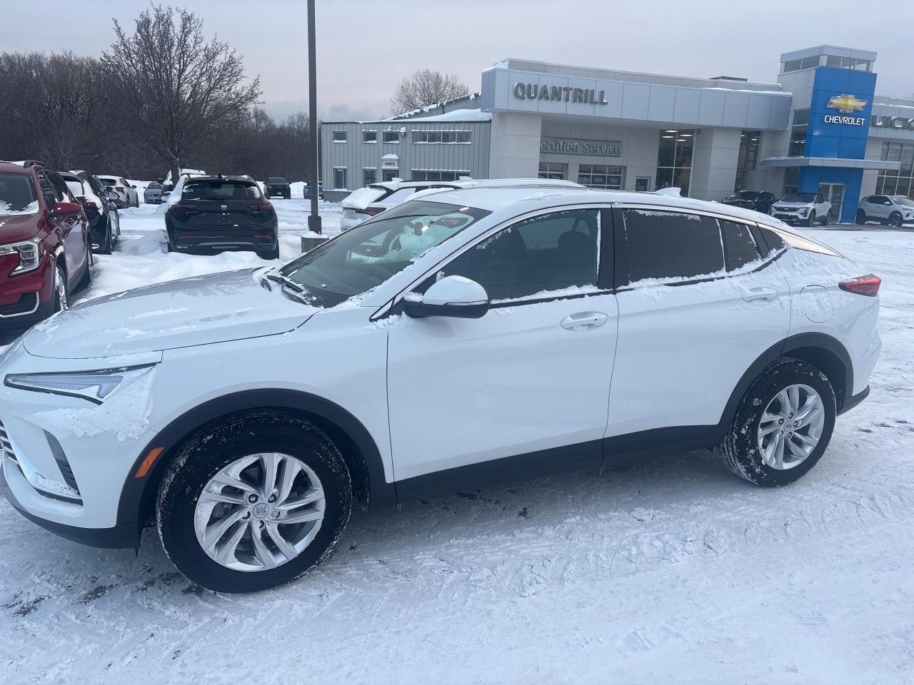 2025 Buick Envista Preferred + Adaptive Cruise + Low Kms + 1 Owner Photo