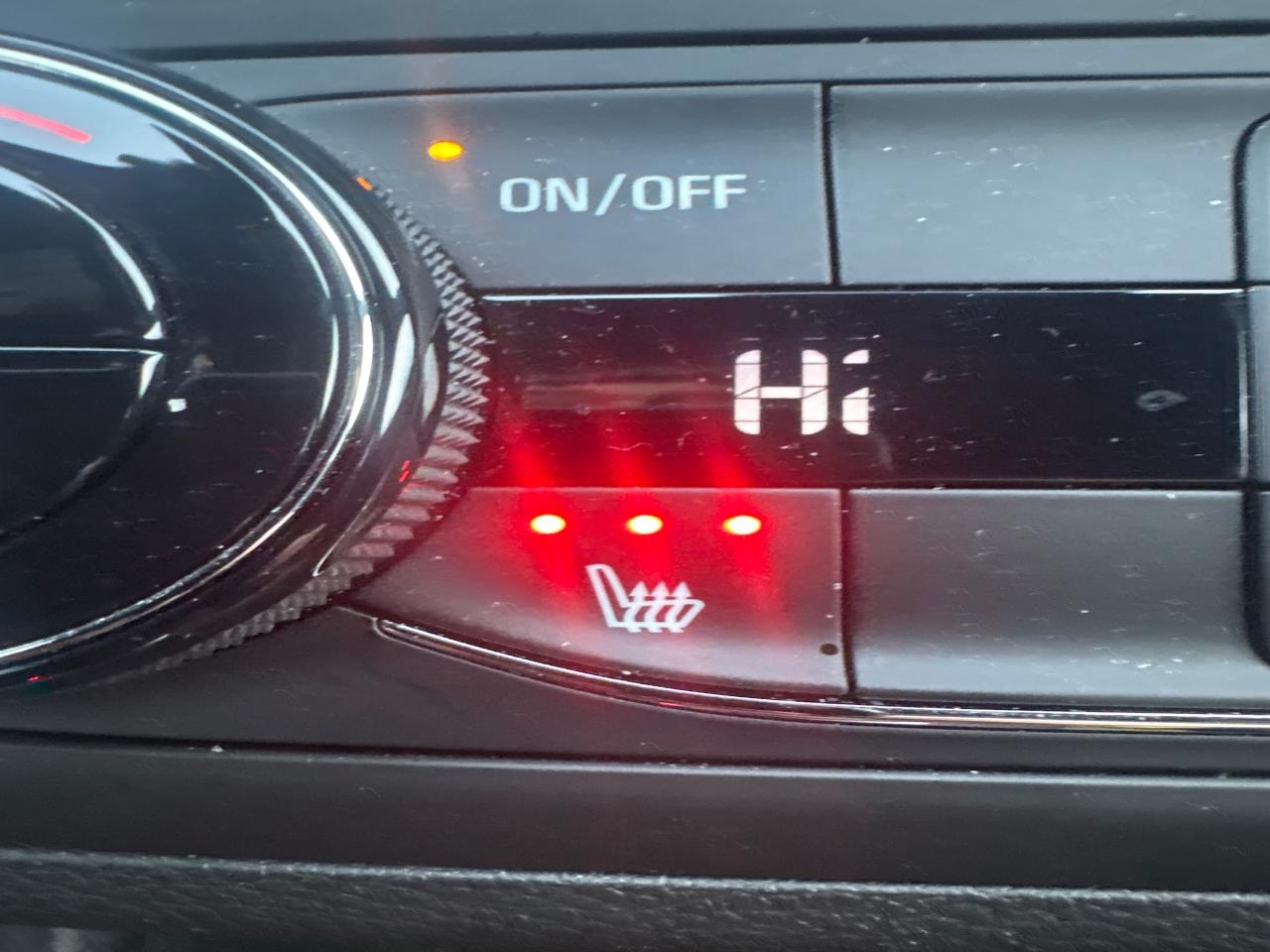 2025 Buick Envista Preferred + Adaptive Cruise + Low Kms + 1 Owner Photo