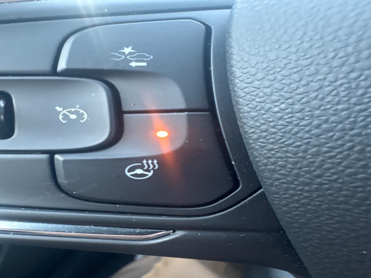 2025 Buick Envista Preferred + Adaptive Cruise + Low Kms + 1 Owner Photo