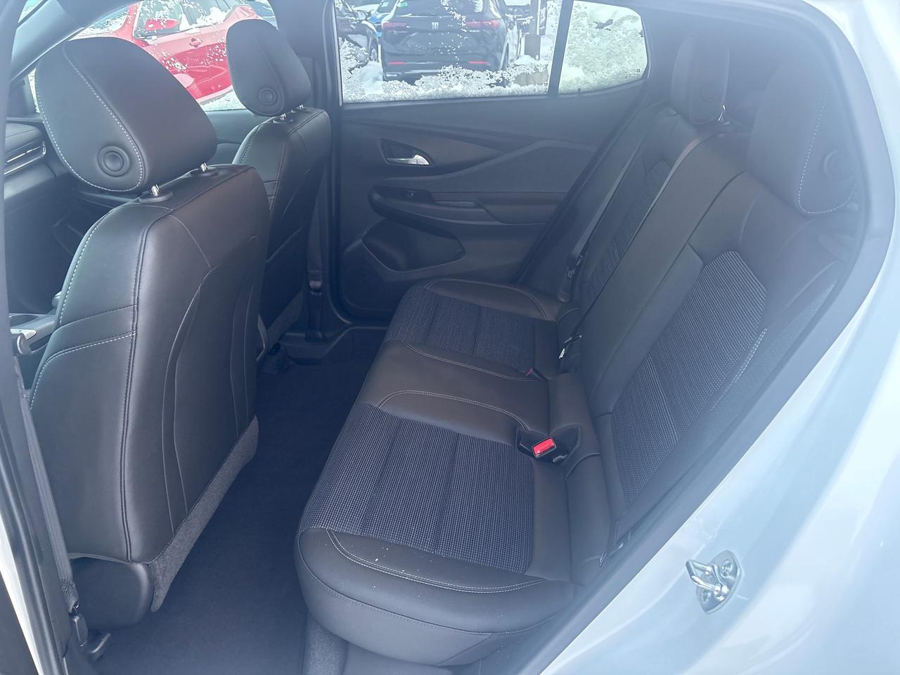 2025 Buick Envista Preferred + Adaptive Cruise + Low Kms + 1 Owner Photo