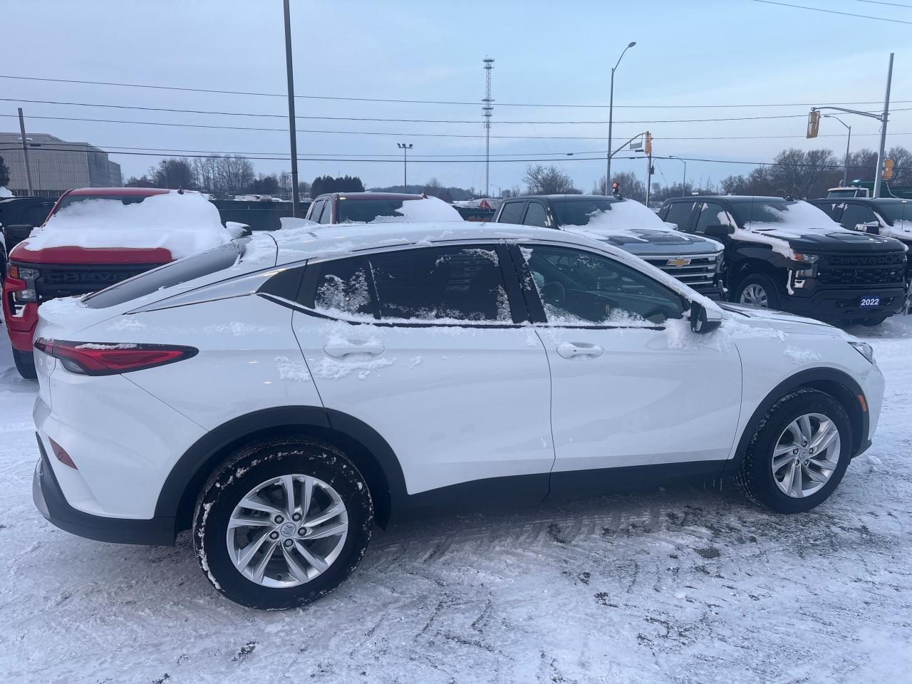 2025 Buick Envista Preferred + Adaptive Cruise + Low Kms + 1 Owner Photo