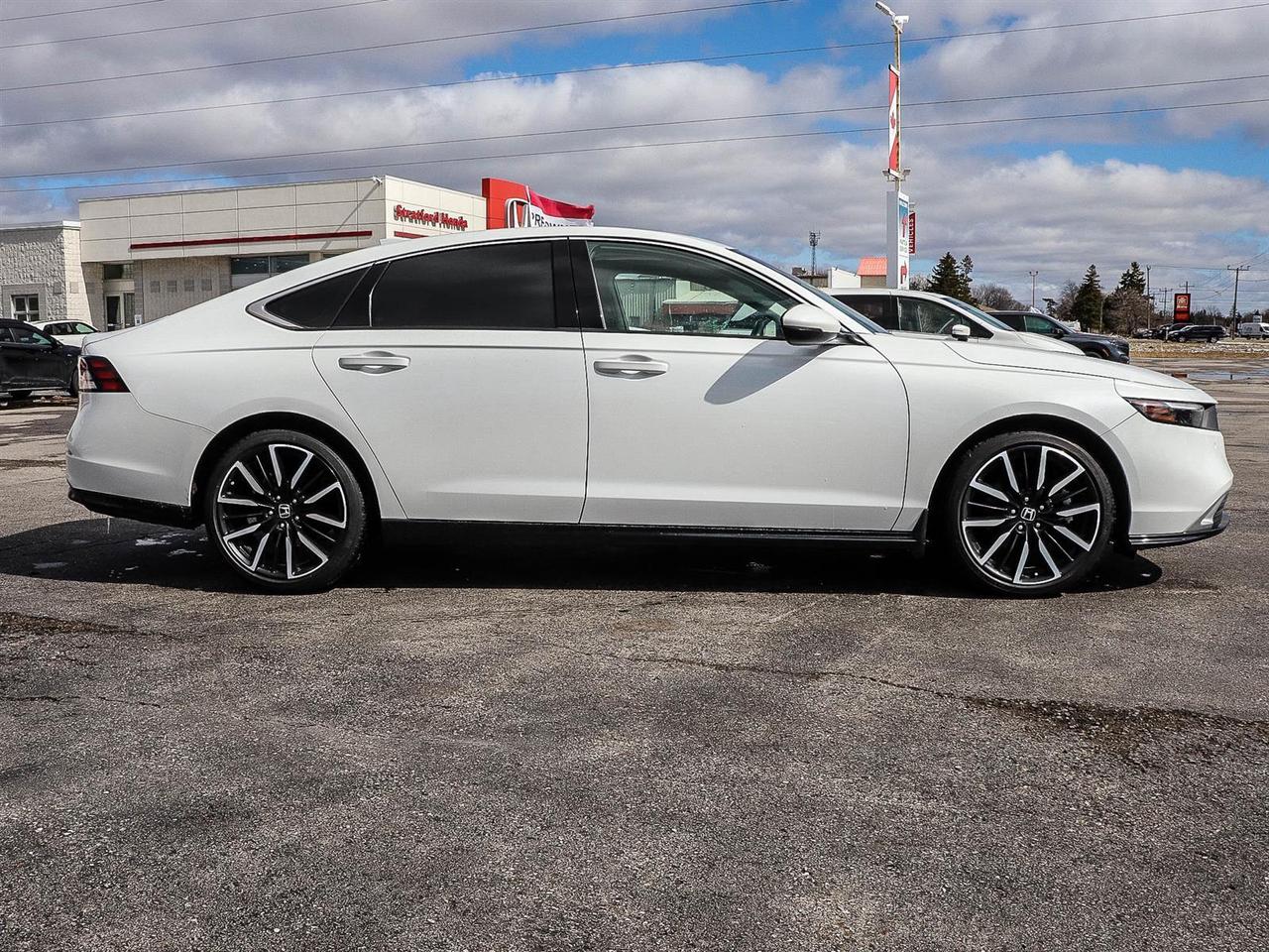 2023 Honda Accord Hybrid TOURING Photo