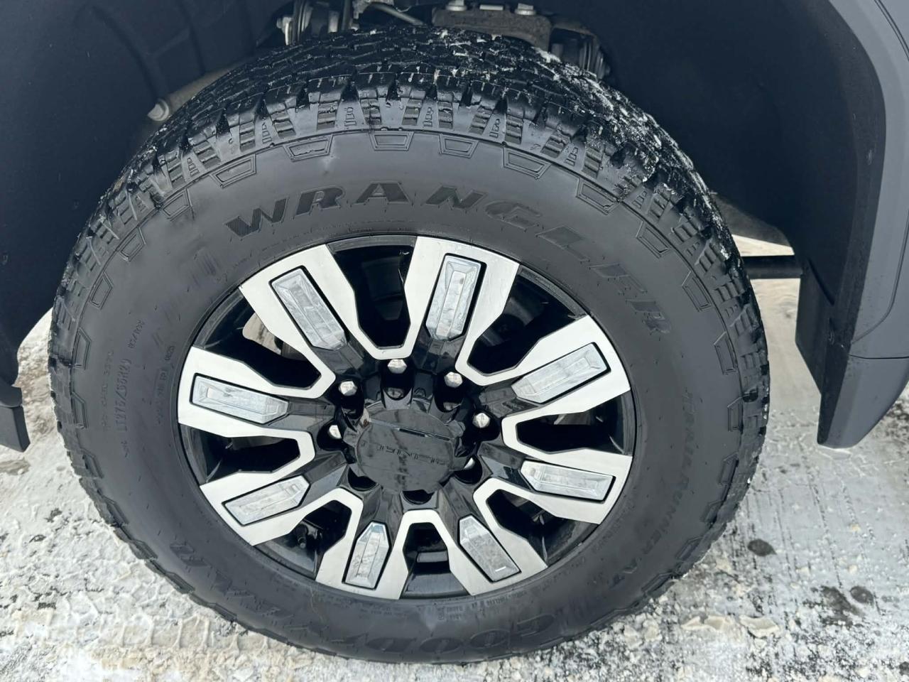 2025 GMC SIERRA 2500HD 4WD Crew Cab Denali Duramax Diesel Photo