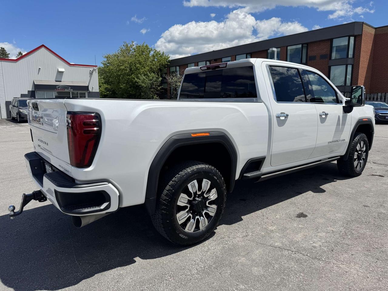 2025 GMC SIERRA 2500HD 4WD Crew Cab Denali Duramax Diesel Photo4