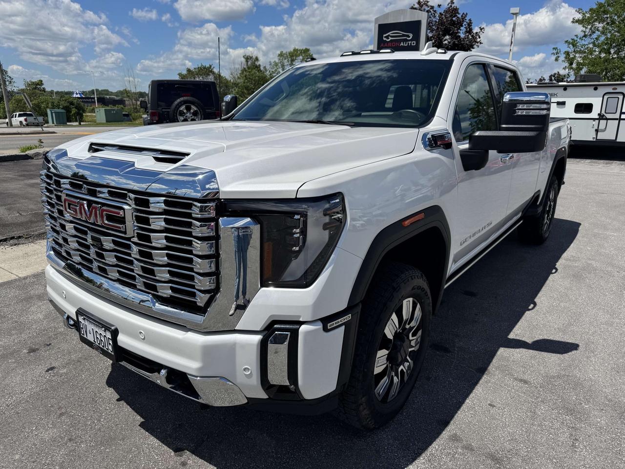 2025 GMC SIERRA 2500HD 4WD Crew Cab Denali Duramax Diesel Photo0