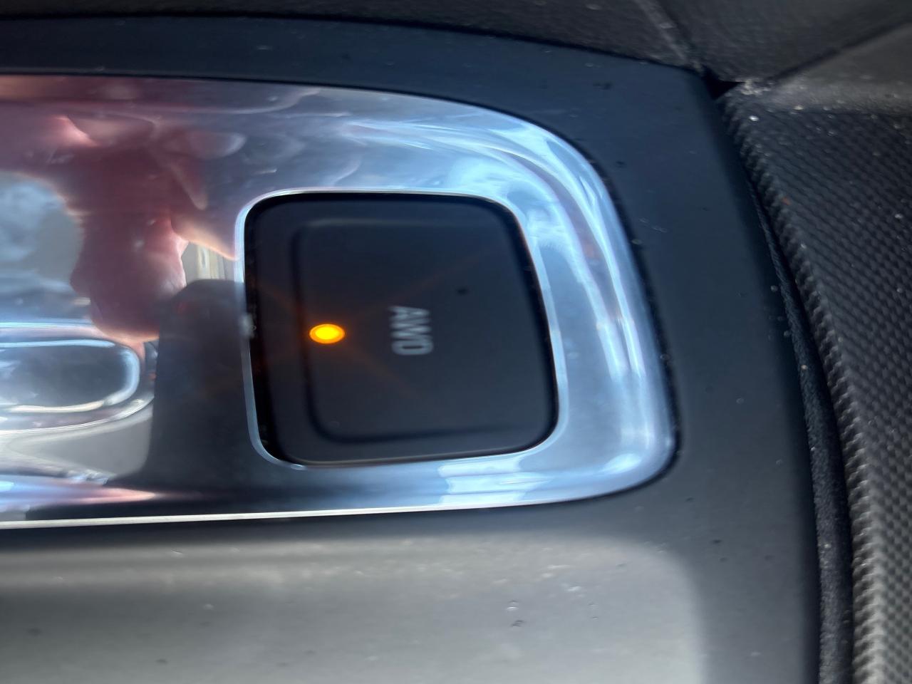 2019 Chevrolet Equinox 1LT AWD + Heated Seats + Power Seat + 1 Owner Photo