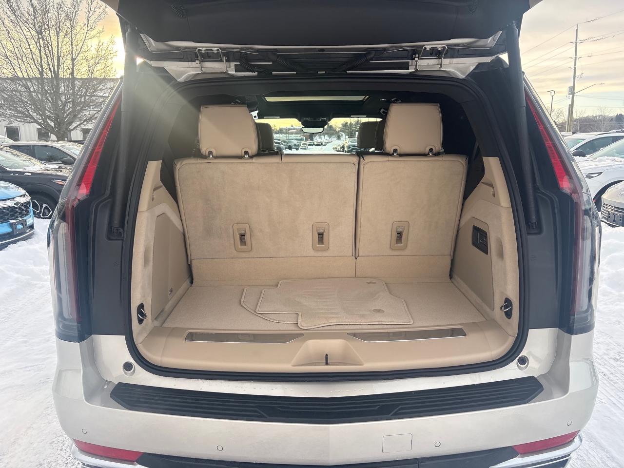 2024 Cadillac Escalade Premium Luxury 4WD + Drivers Assist Tech Pkg + Pow Photo