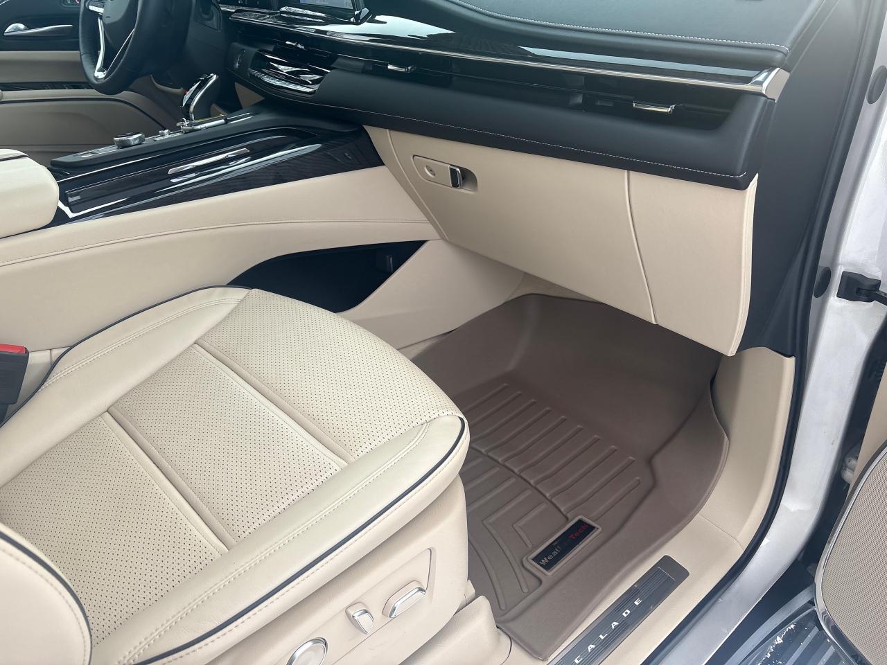 2024 Cadillac Escalade Premium Luxury 4WD + Drivers Assist Tech Pkg + Pow Photo