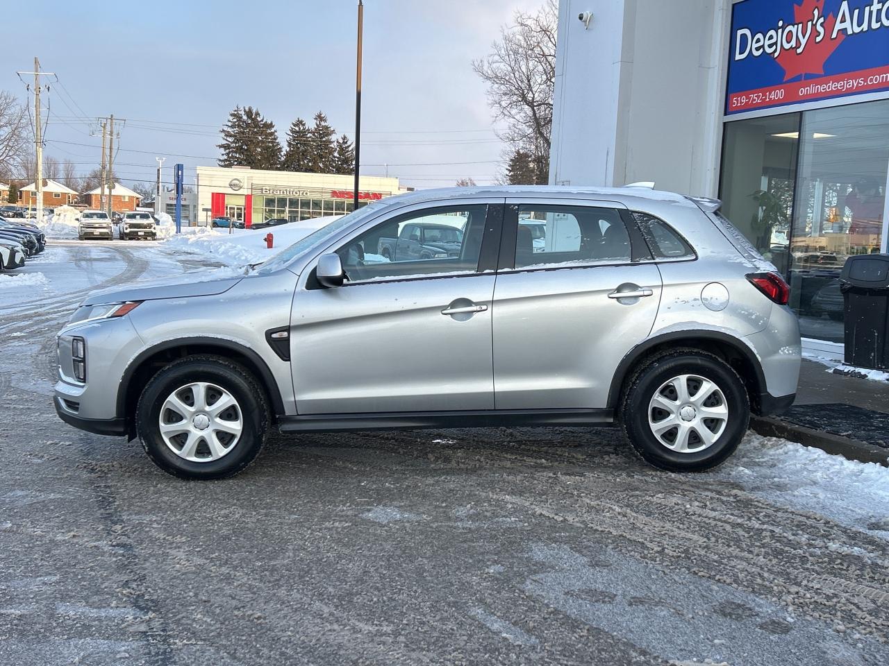 2024 Mitsubishi RVR ES Photo2