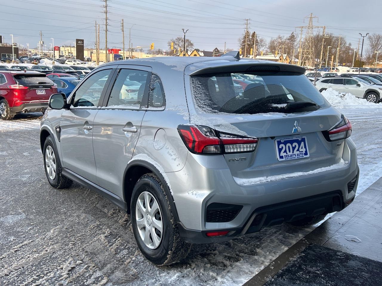 2024 Mitsubishi RVR ES Photo