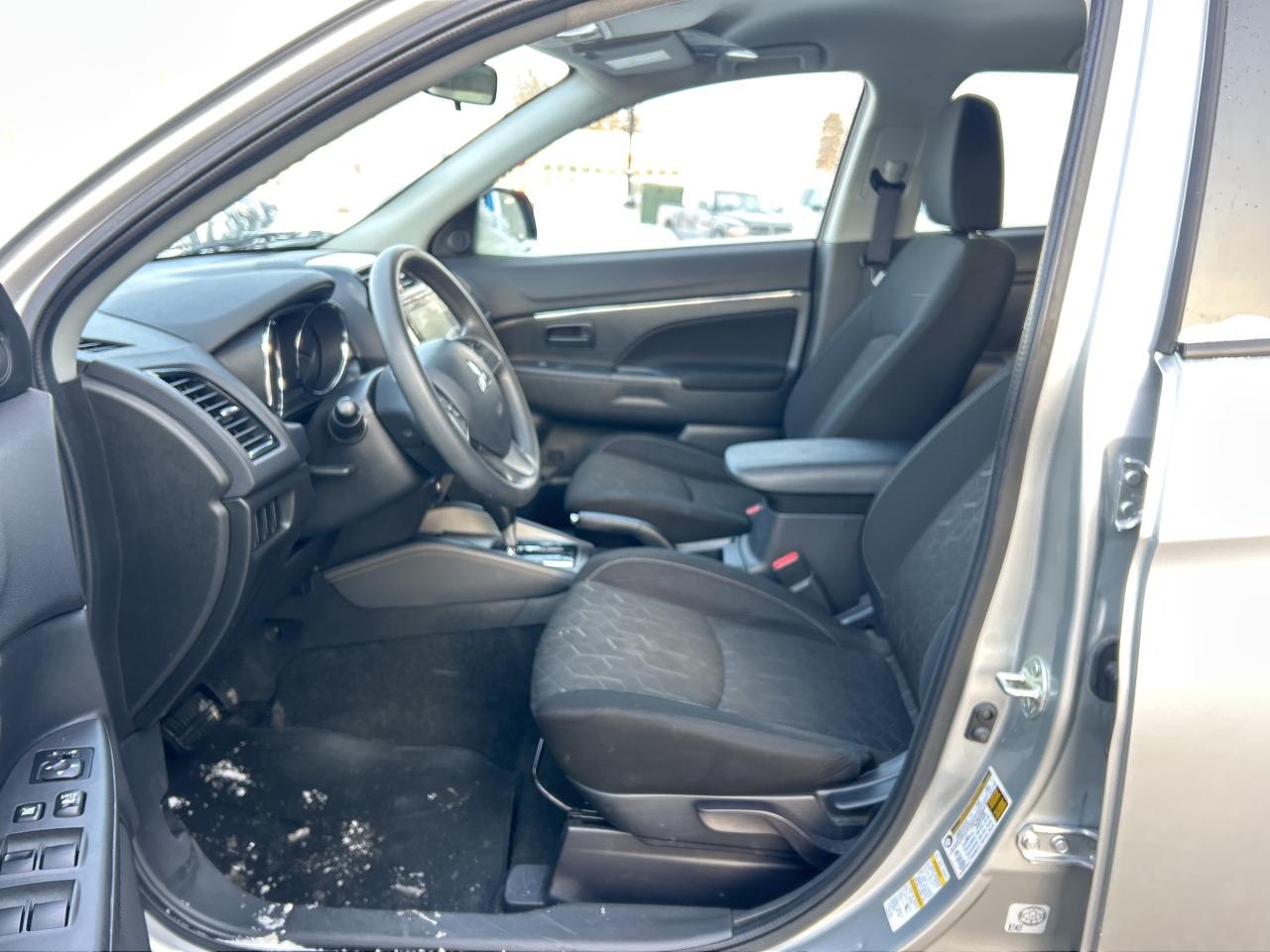 2024 Mitsubishi RVR ES Photo