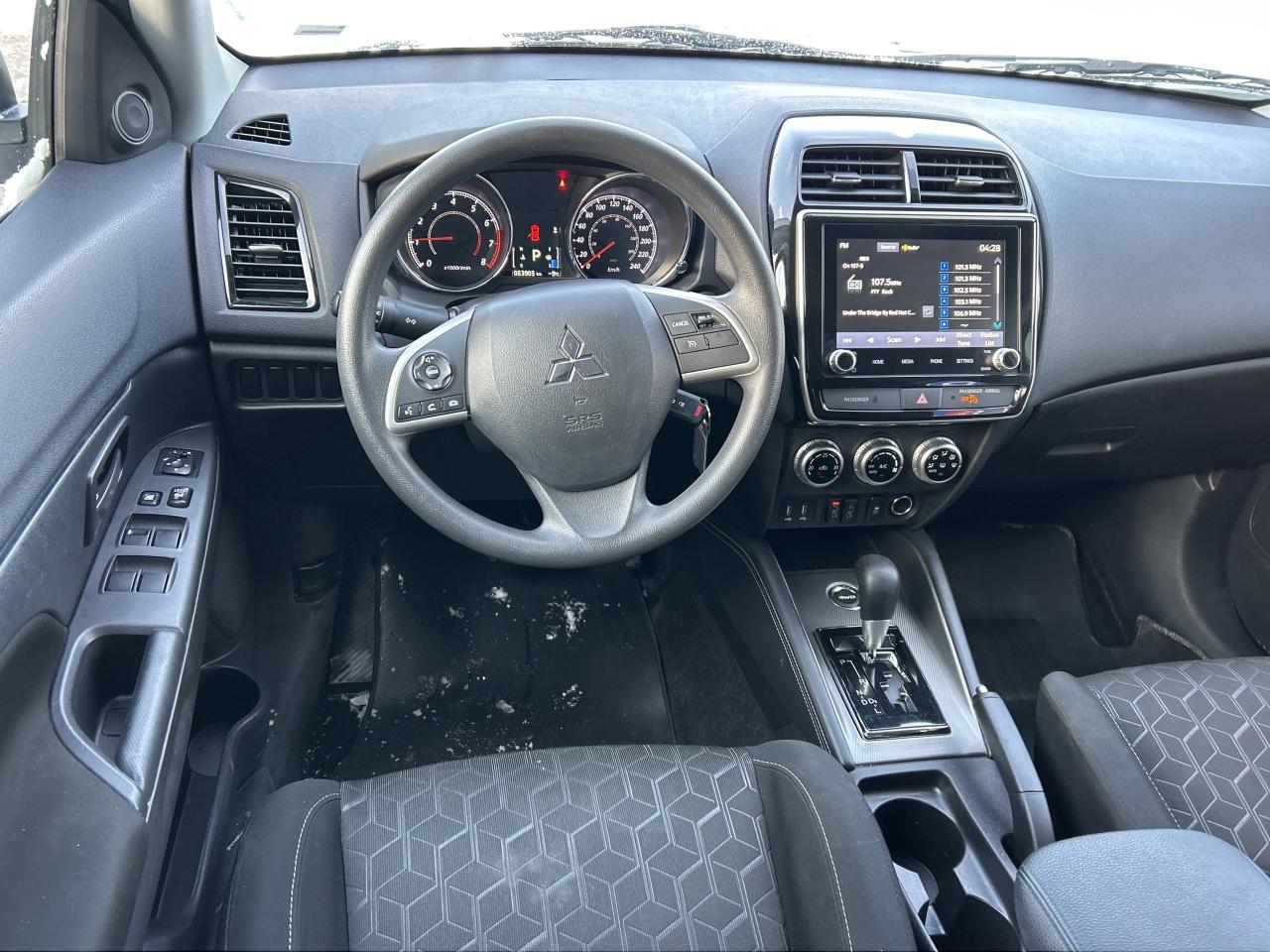 2024 Mitsubishi RVR ES Photo