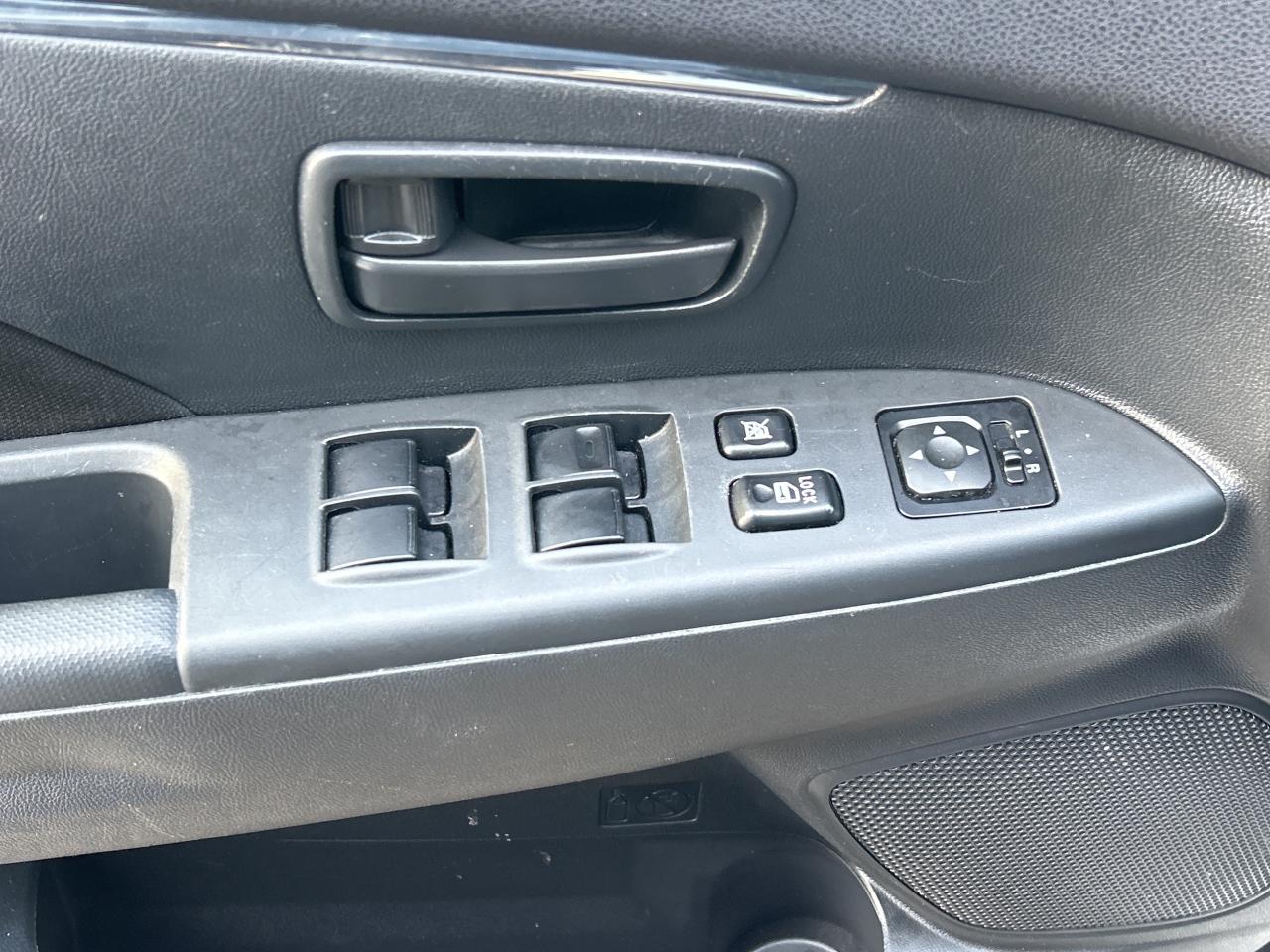 2024 Mitsubishi RVR ES Photo