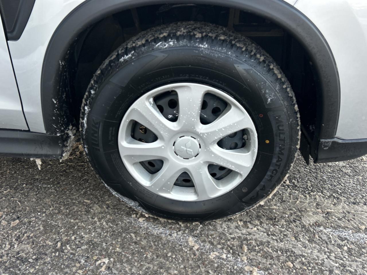 2024 Mitsubishi RVR ES Photo