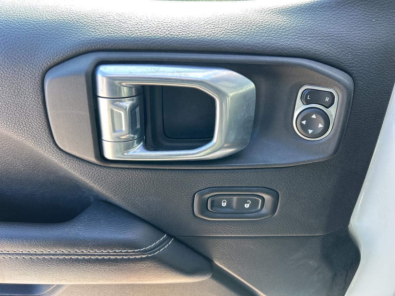 2021 Jeep Wrangler Sahara w/Leather, NAV, Heated Seats, Remote Start Photo