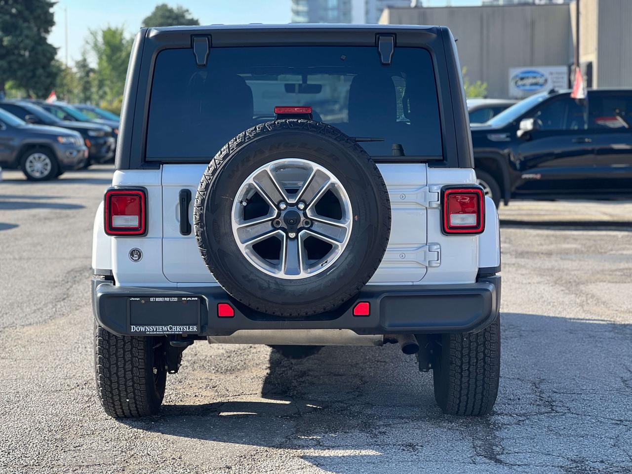 2021 Jeep Wrangler Sahara w/Leather, NAV, Heated Seats, Remote Start Photo