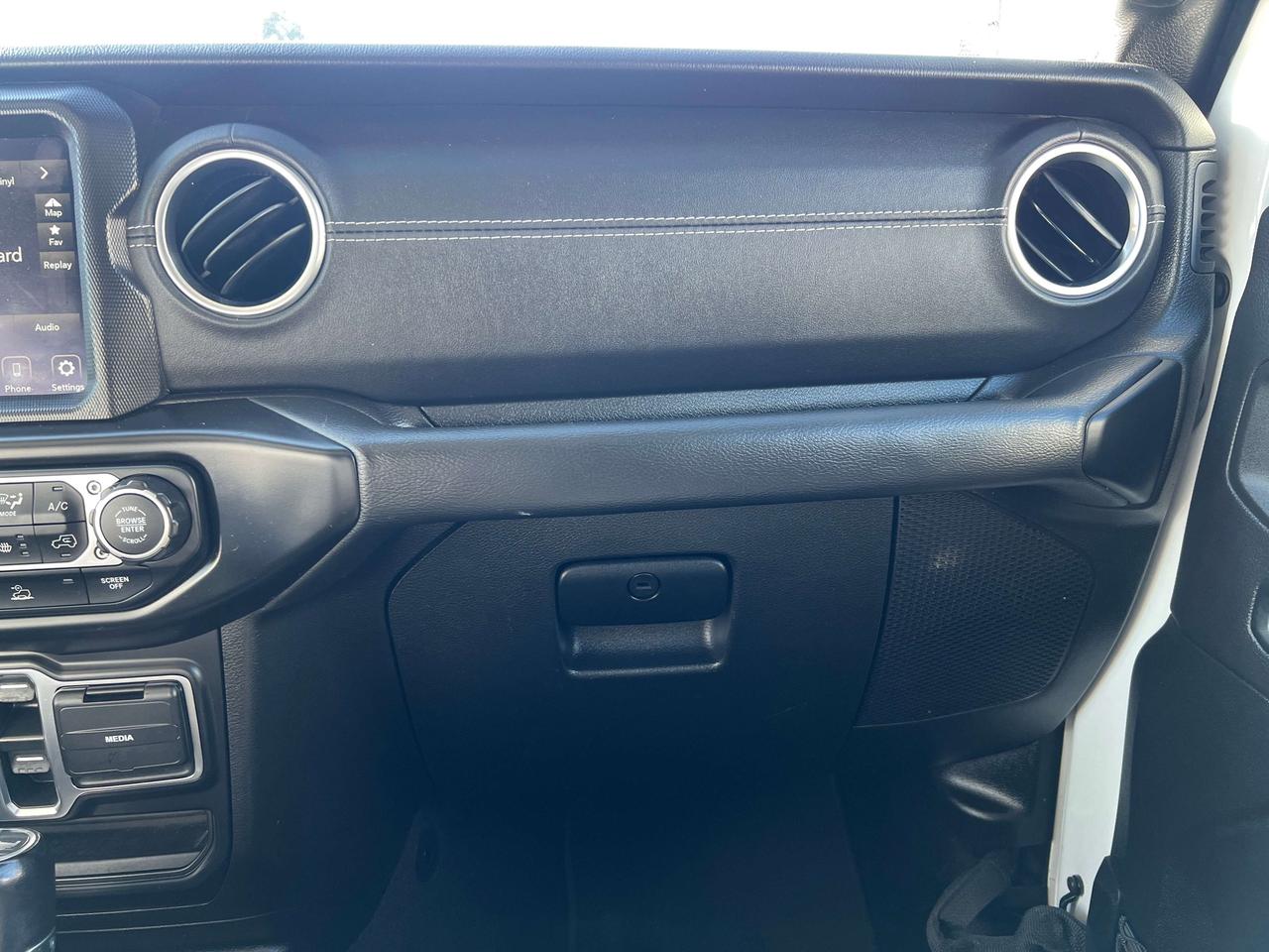 2021 Jeep Wrangler Sahara w/Leather, NAV, Heated Seats, Remote Start Photo