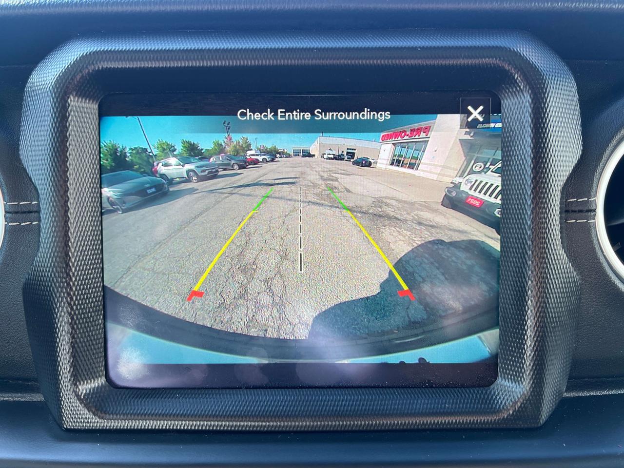 2021 Jeep Wrangler Sahara w/Leather, NAV, Heated Seats, Remote Start Photo