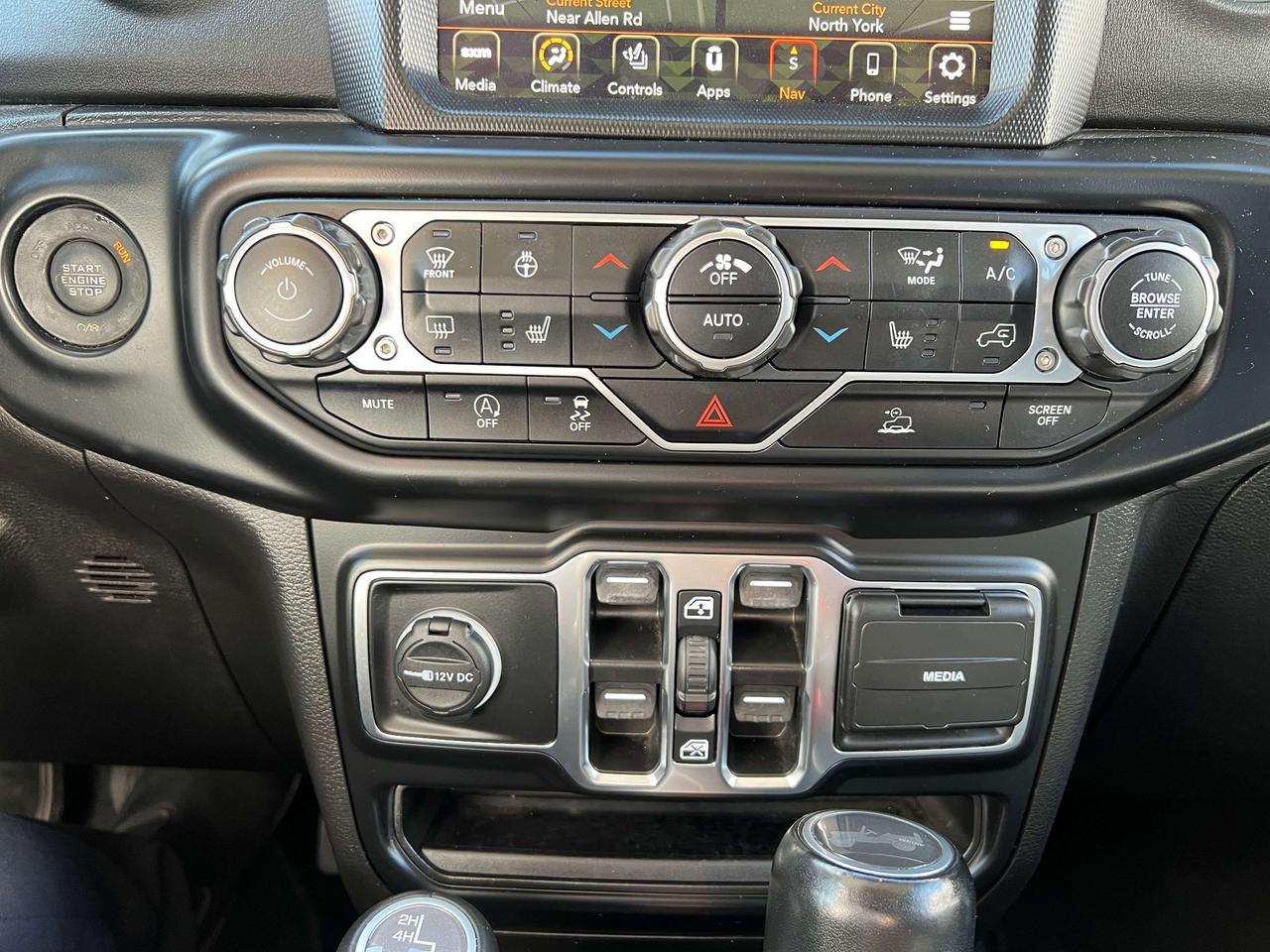 2021 Jeep Wrangler Sahara w/Leather, NAV, Heated Seats, Remote Start Photo