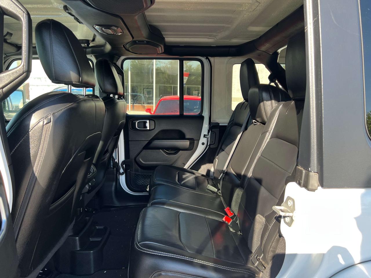 2021 Jeep Wrangler Sahara w/Leather, NAV, Heated Seats, Remote Start Photo