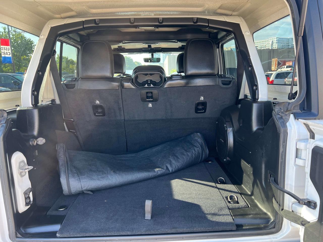 2021 Jeep Wrangler Sahara w/Leather, NAV, Heated Seats, Remote Start Photo