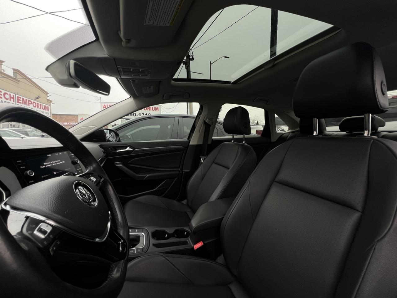 2019 Volkswagen Jetta Highline   Leather   Htd Seats   Alloys Photo