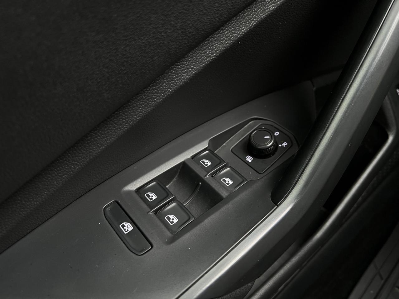 2019 Volkswagen Jetta Highline   Leather   Htd Seats   Alloys Photo