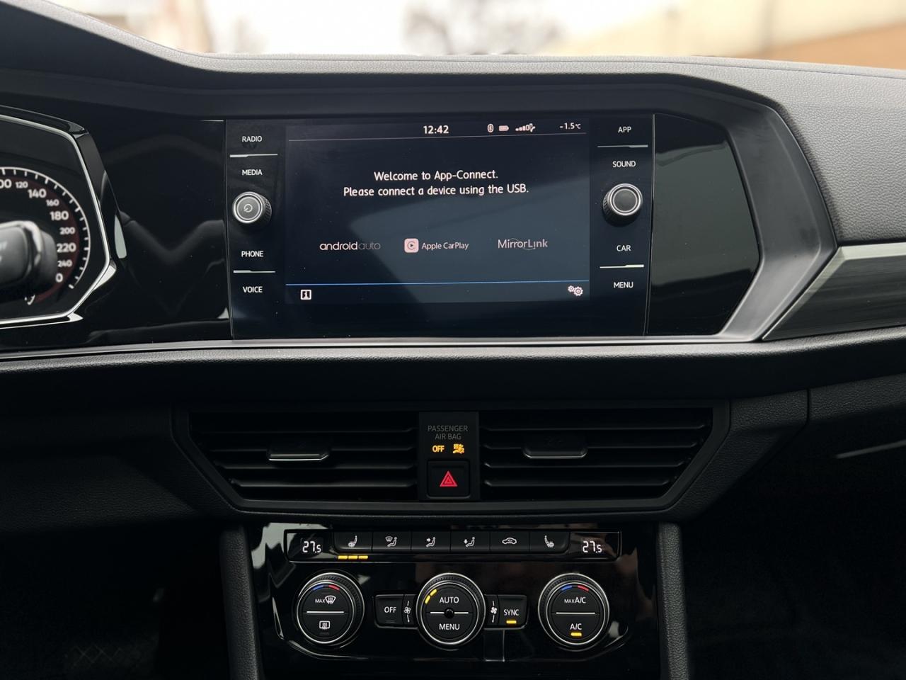 2019 Volkswagen Jetta Highline   Leather   Htd Seats   Alloys Photo