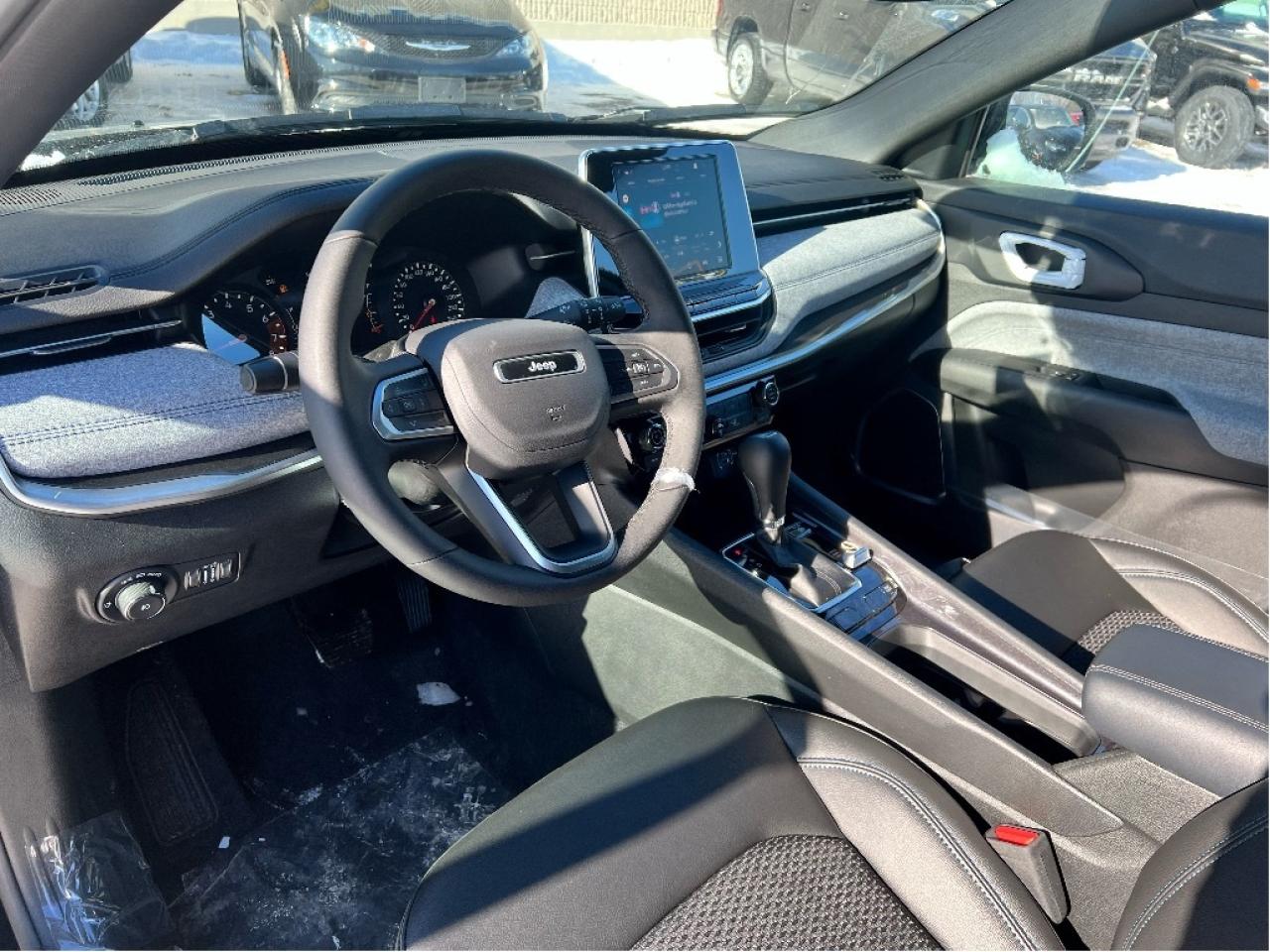 2025 Jeep Compass NORTH 4X4 Photo