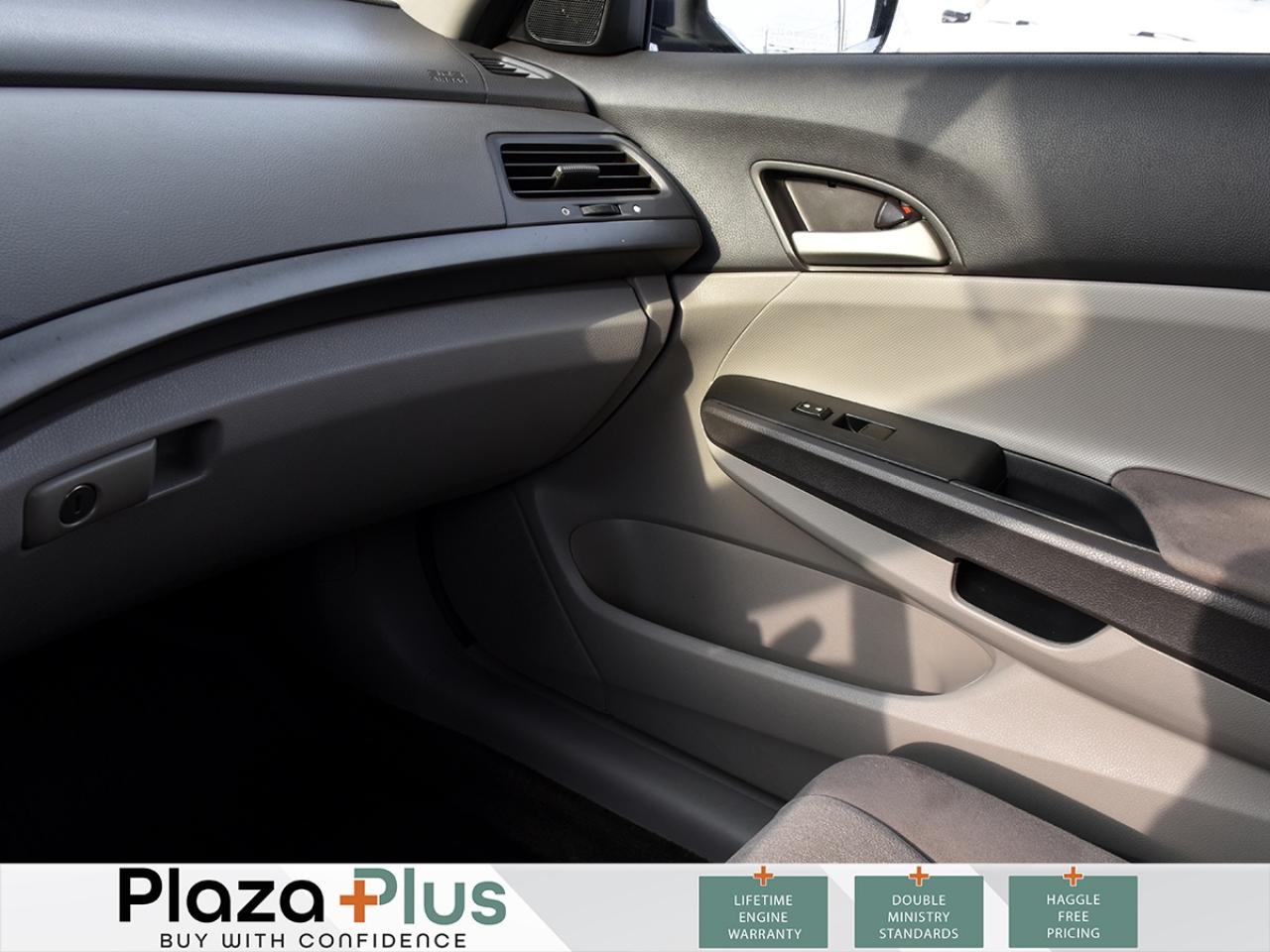 2010 Honda Accord Sedan LX   62,200KM   CLEAN CARFAX   VERY LOW KM   NO RU Photo