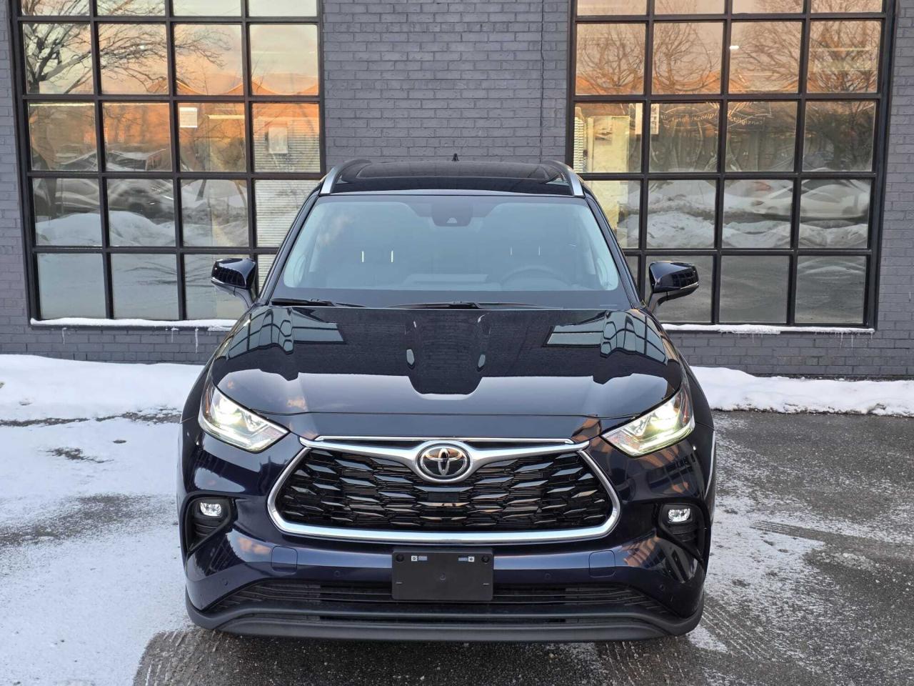 2025 Toyota Highlander HYBRID Limited AWD Photo3