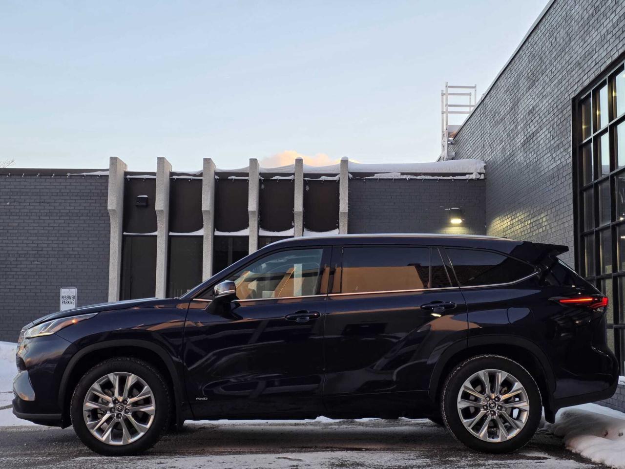 2025 Toyota Highlander HYBRID Limited AWD Photo