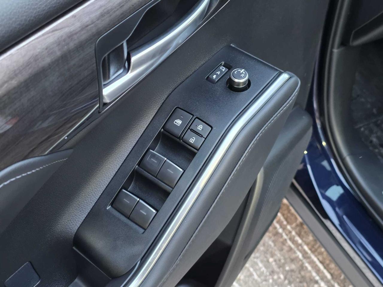 2025 Toyota Highlander HYBRID Limited AWD Photo