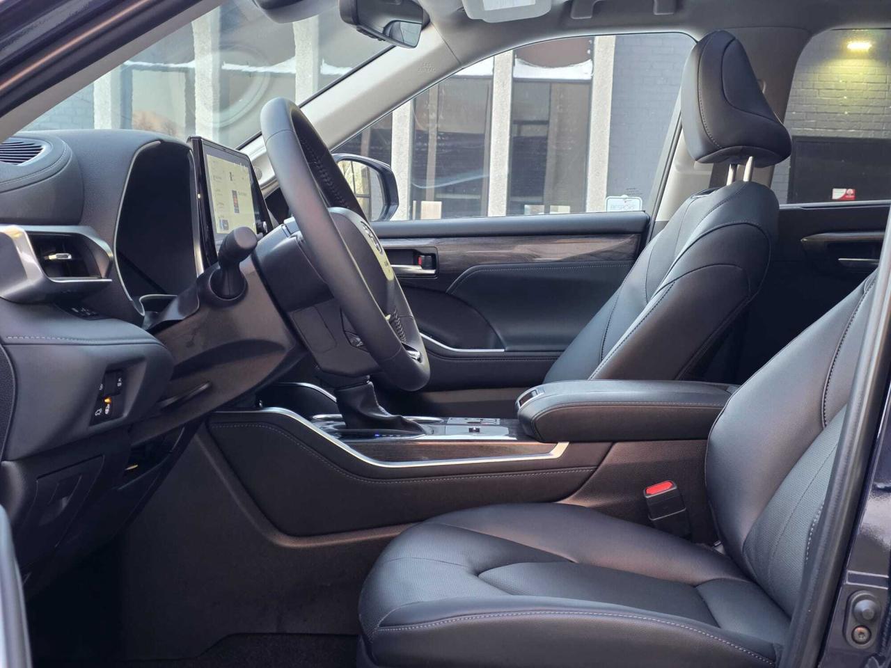 2025 Toyota Highlander HYBRID Limited AWD Photo