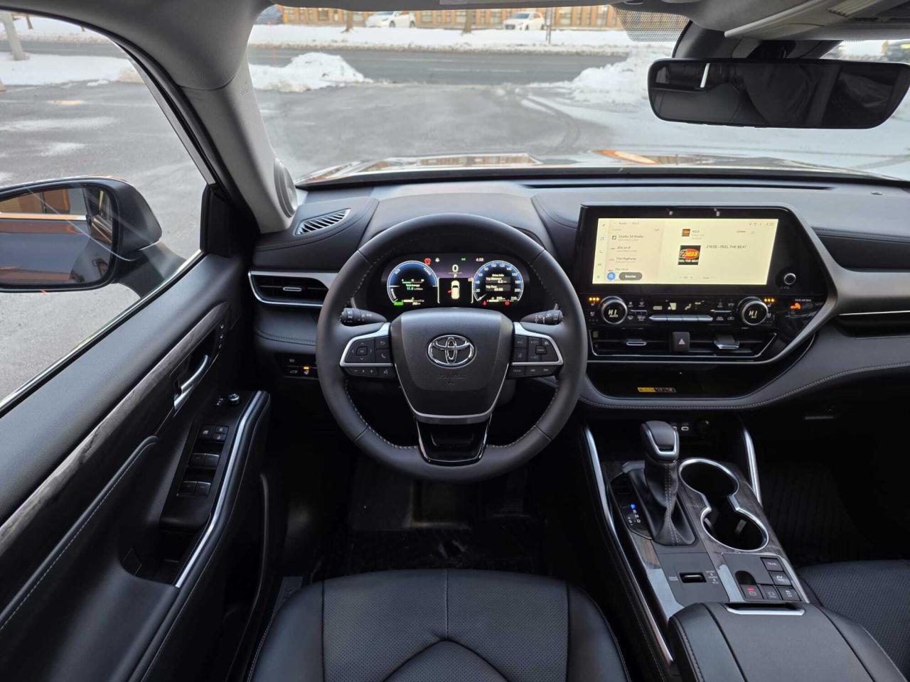 2025 Toyota Highlander HYBRID Limited AWD Photo