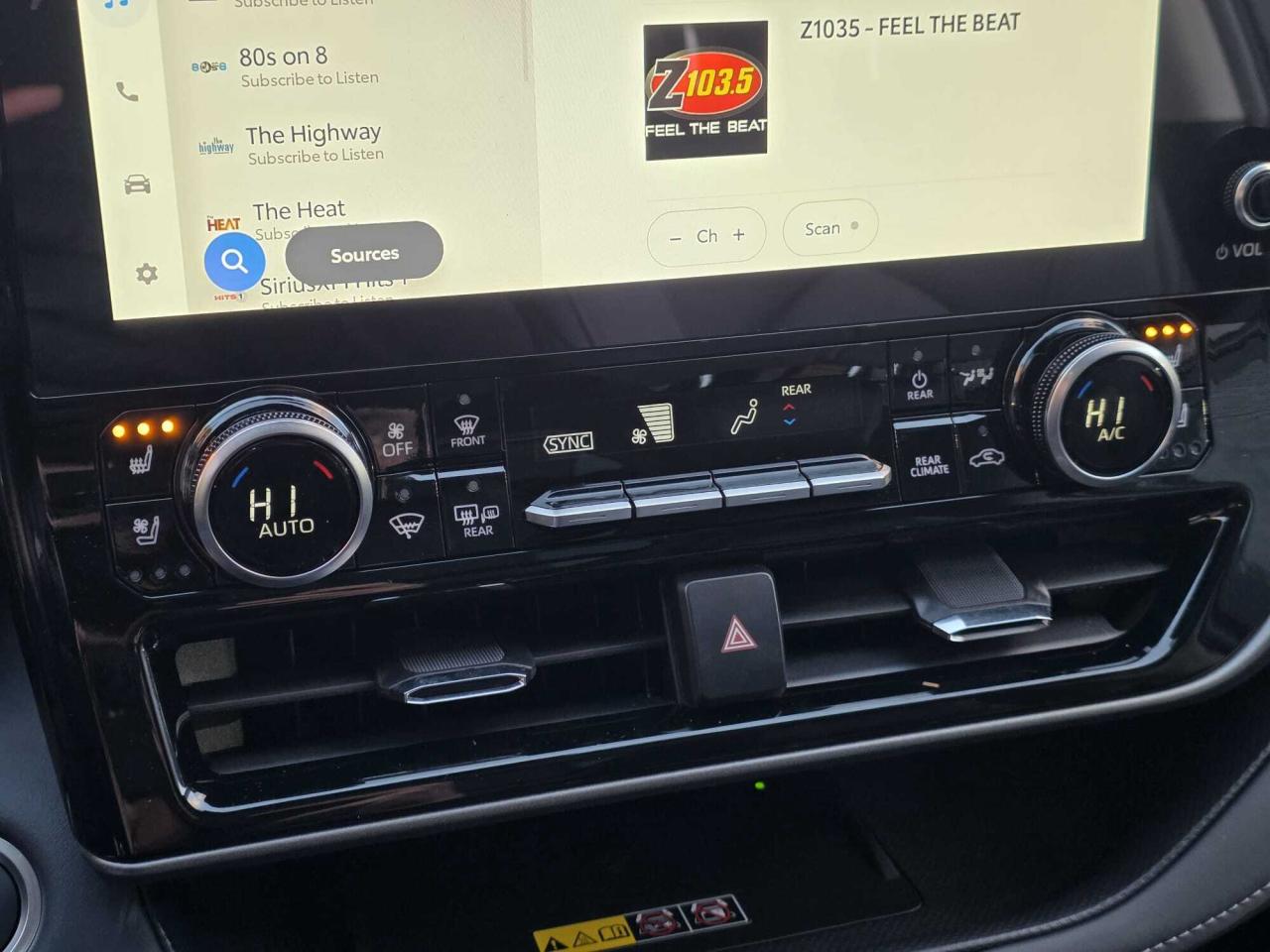 2025 Toyota Highlander HYBRID Limited AWD Photo