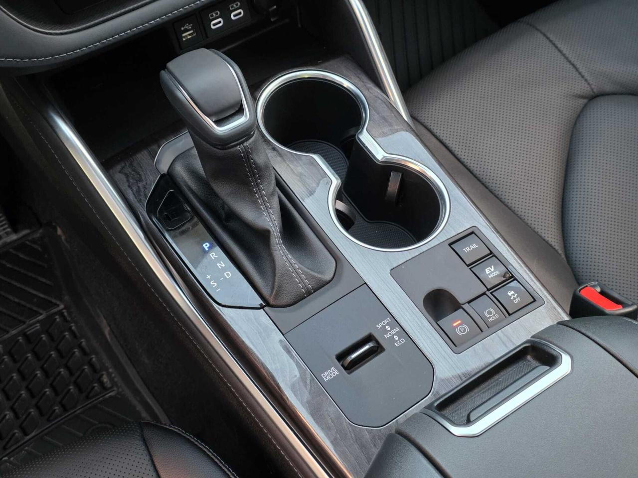 2025 Toyota Highlander HYBRID Limited AWD Photo