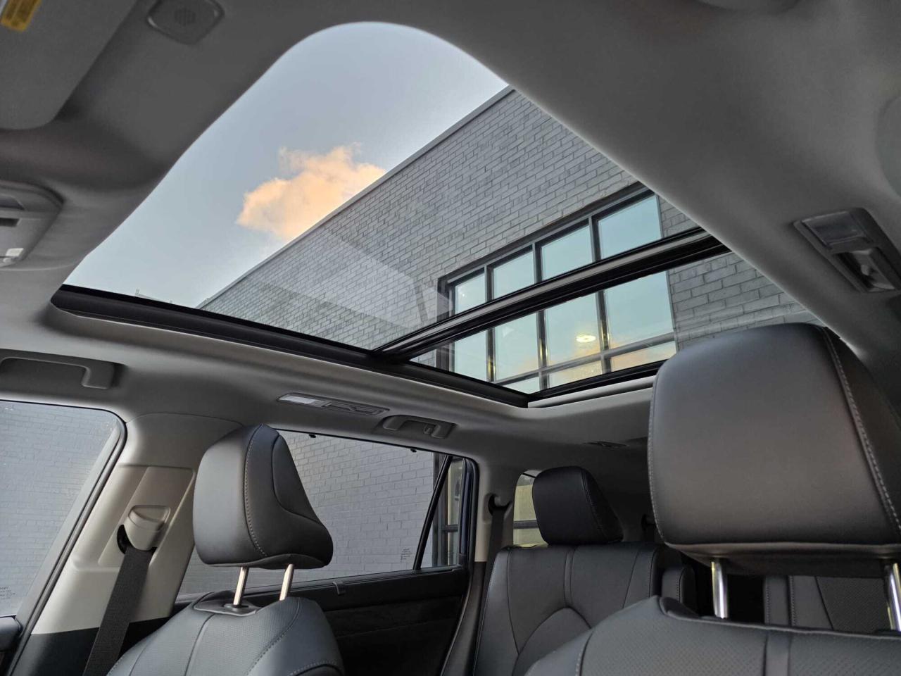 2025 Toyota Highlander HYBRID Limited AWD Photo