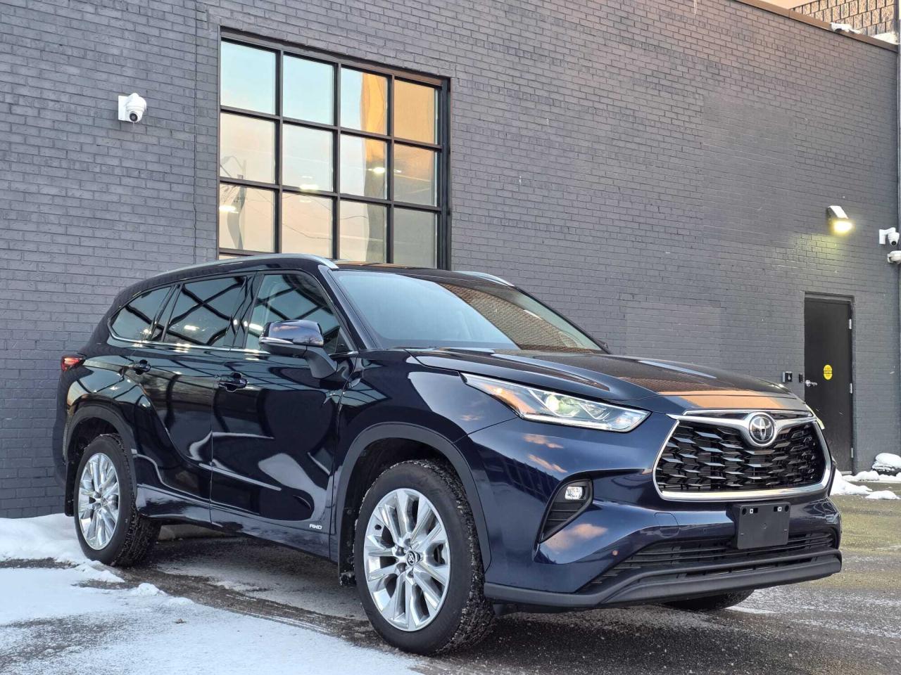 2025 Toyota Highlander HYBRID Limited AWD Photo4