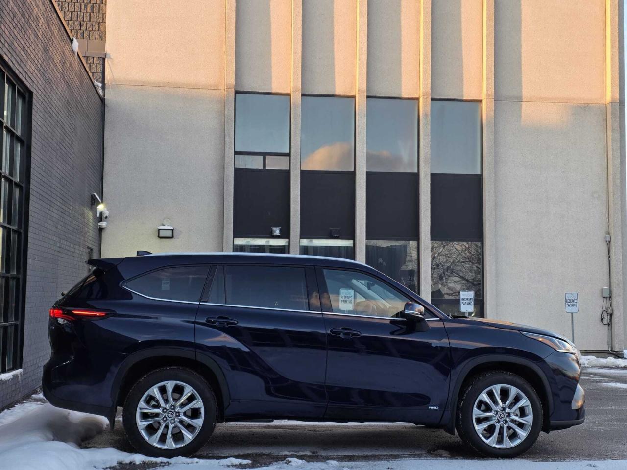 2025 Toyota Highlander HYBRID Limited AWD Photo