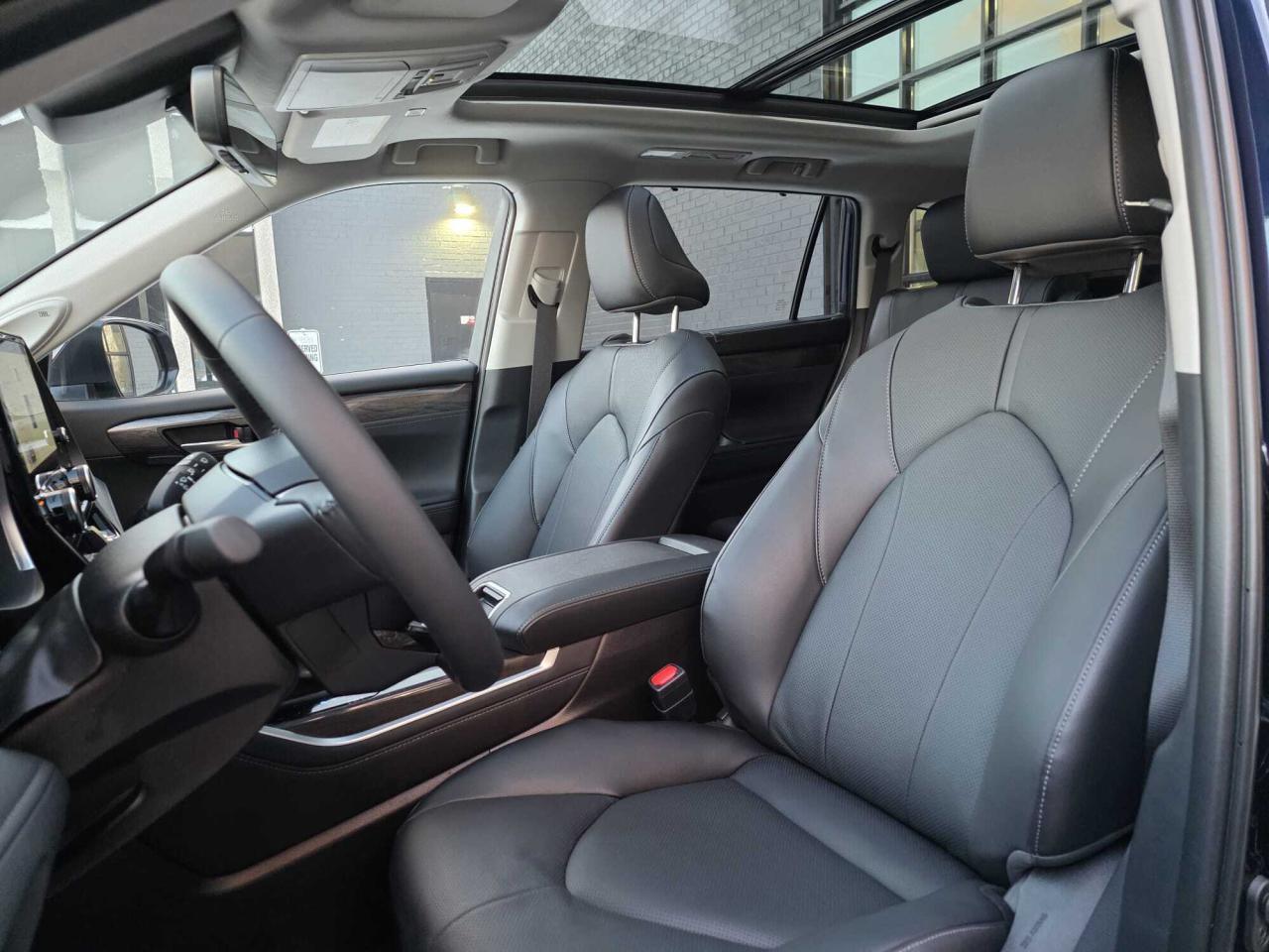 2025 Toyota Highlander HYBRID Limited AWD Photo