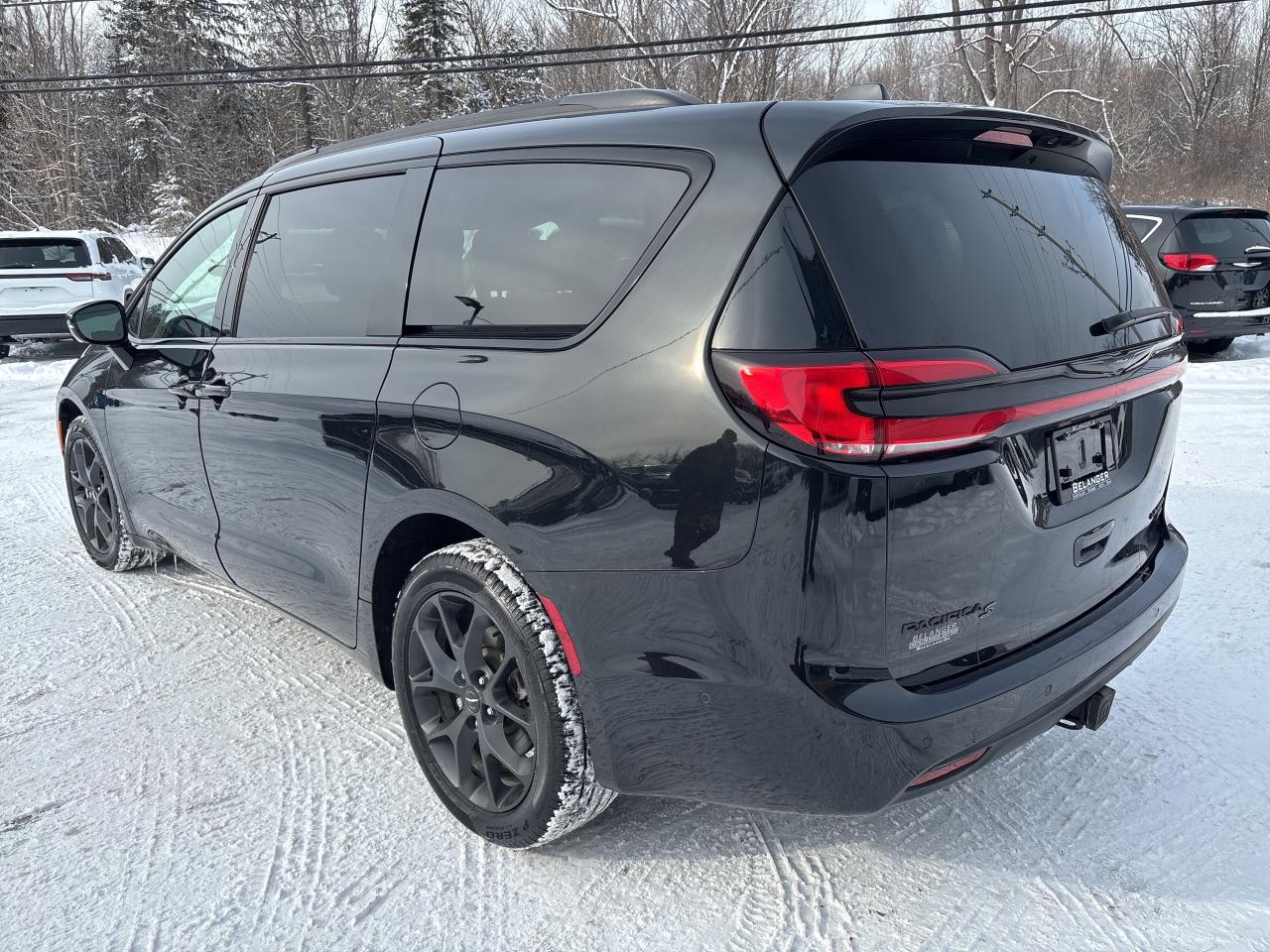 2022 Chrysler Pacifica Limited Photo4